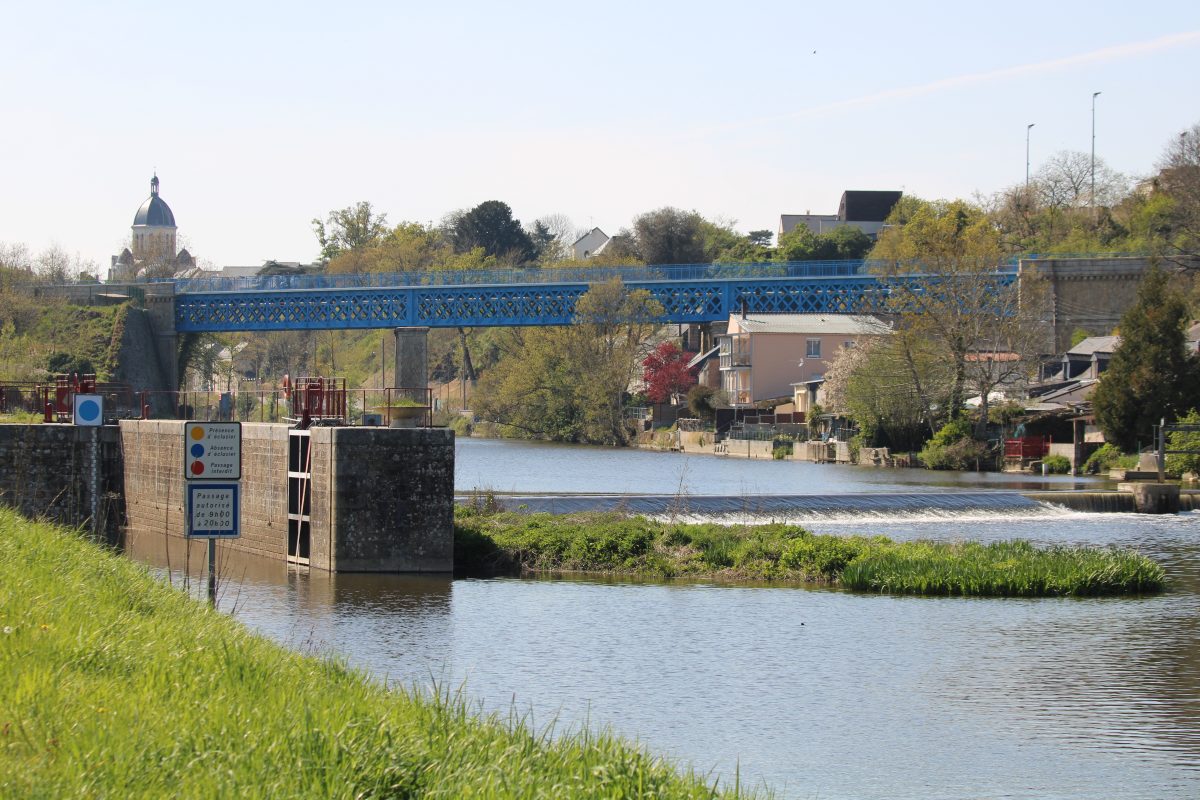 Viaduc ferroviaire et ses abords